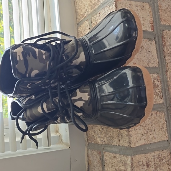 Green and Navy Blue Duck Boots - Picture 1 of 4